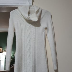 Almost Famous White Turtleneck sweater